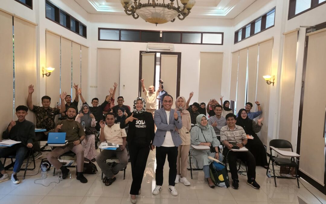 “Business Innovation in the Digital Era: Strategies for UKM to Continue Growing in the Internet”