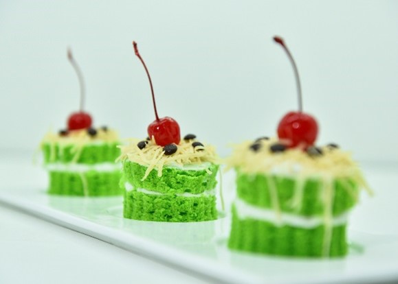 GREEN CHEESE STEAM CAKE