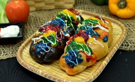 VEGETABLE PIZZA WITH RAINBOW MOZARELLA