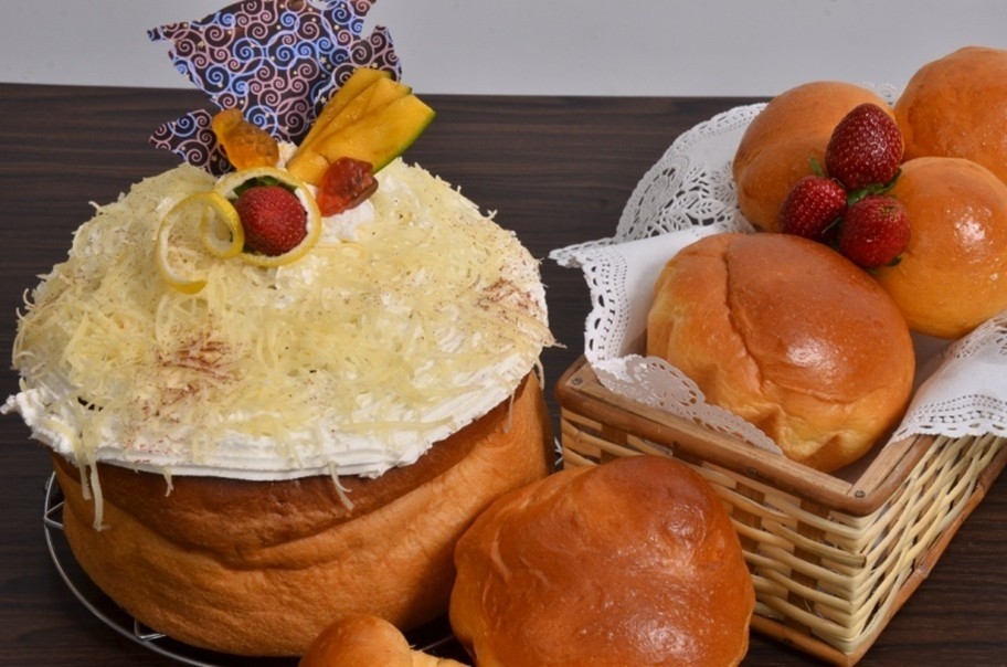 CHEESE BLUEBERRY BRIOCHE