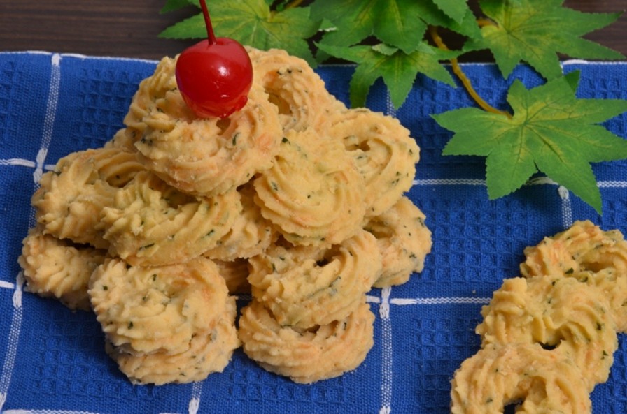 KUKIS PARMESAN BINTIK SELEDRI