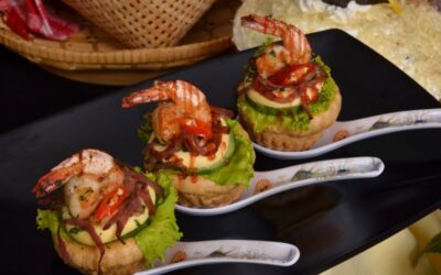 MINI CREAM PUFFS WITH SHRIMP SALAD