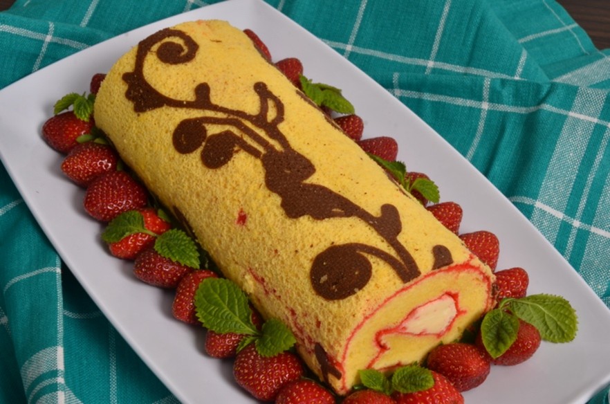 CHOCOLATE BATIK ROLL CAKE