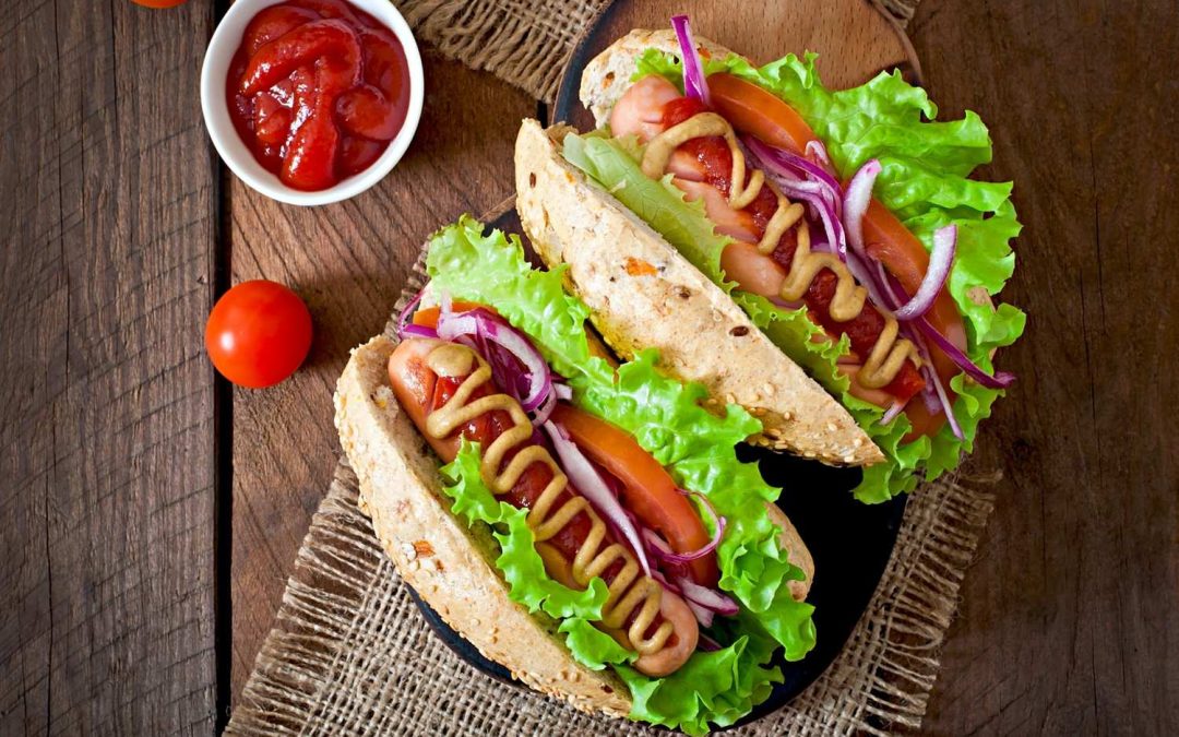 Asal-usul Nama Hot Dog, Kenapa Disebut Demikian Padahal Isinya Sosis?